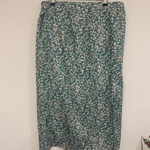 Floral Green Skirt high slit on side, elastic back‎ waistband. 90’s size XL